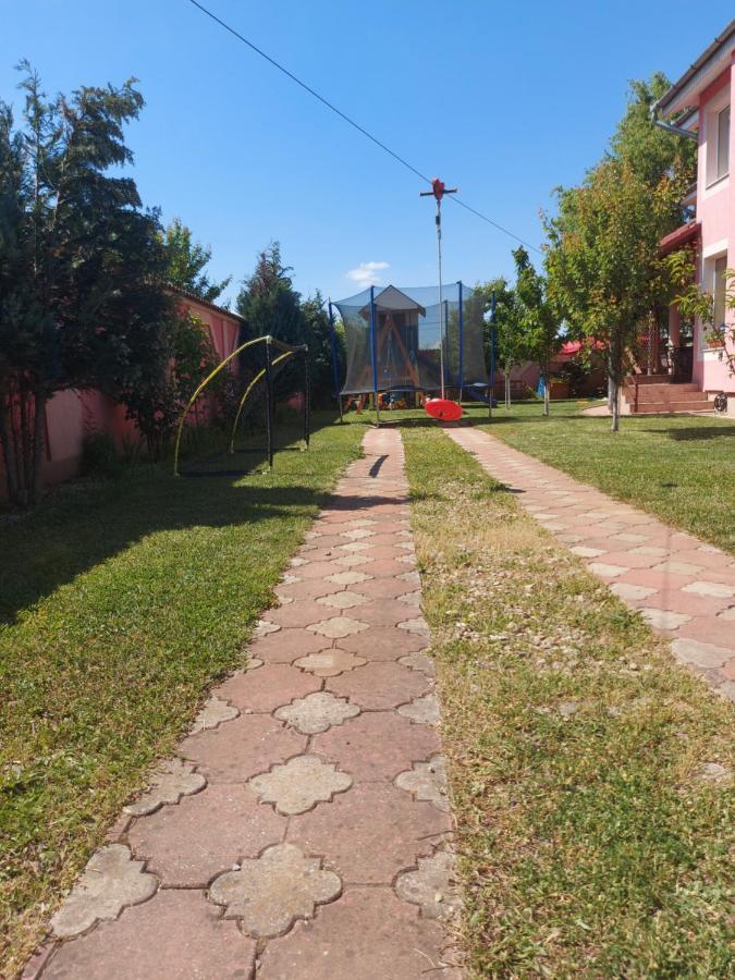 Casa Eric Hotel Baile Felix Exterior photo